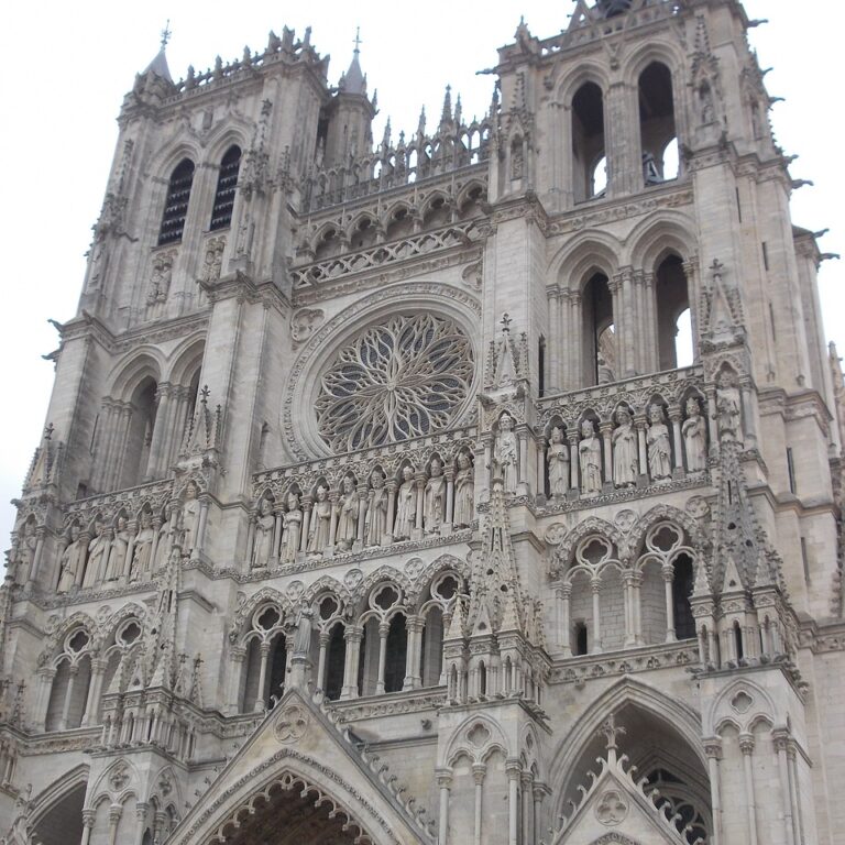 cathedral-of-notre-dame-of-amiens-3613949_1280
